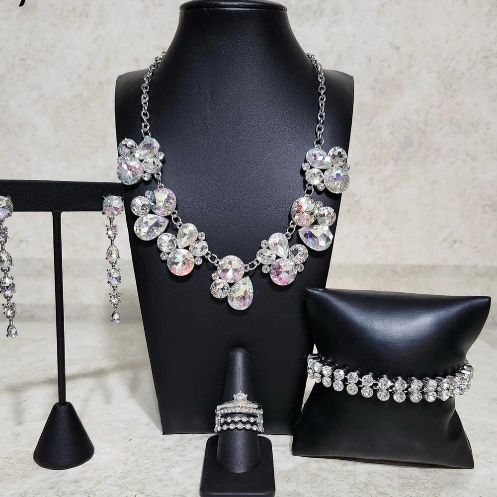 Beautiful 4 piece sparkle set